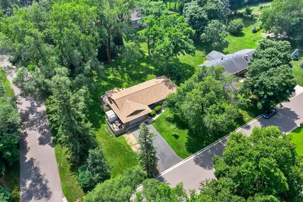 Minnetonka, MN 55345,14641 Crestview LN