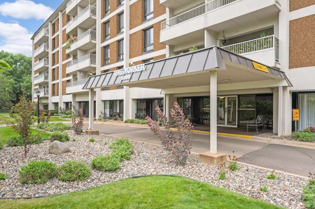 Edina, MN 55435,6400 York AVE S #512