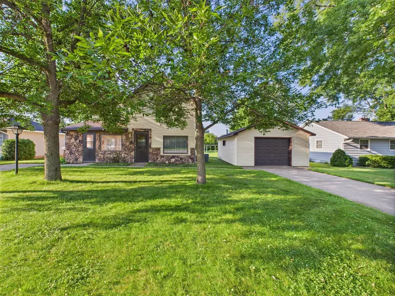 412 1st ST SW, Melrose, MN 56352