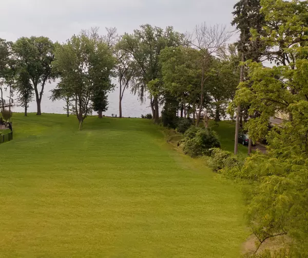 Orono, MN 55391,3055 N Shore DR