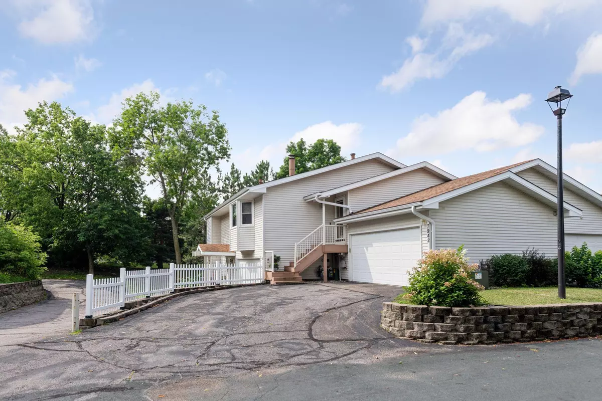Eden Prairie, MN 55347,7942 Timber Lake DR