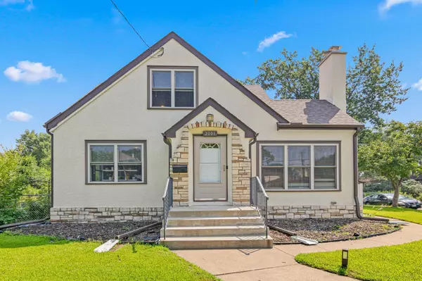 2001 Washington ST NE, Minneapolis, MN 55418