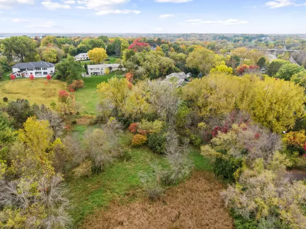 Wayzata, MN 55391,128 Peavey LN