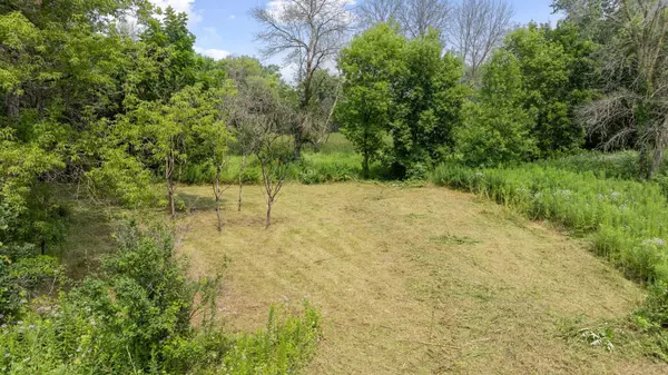 Wayzata, MN 55391,128 Peavey LN