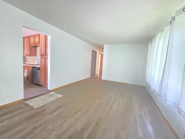 Maplewood, MN 55109,1694 Laurie RD E