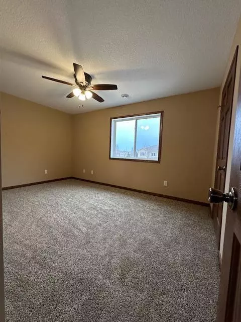 Owatonna, MN 55060,1560 Gray Fox DR NE