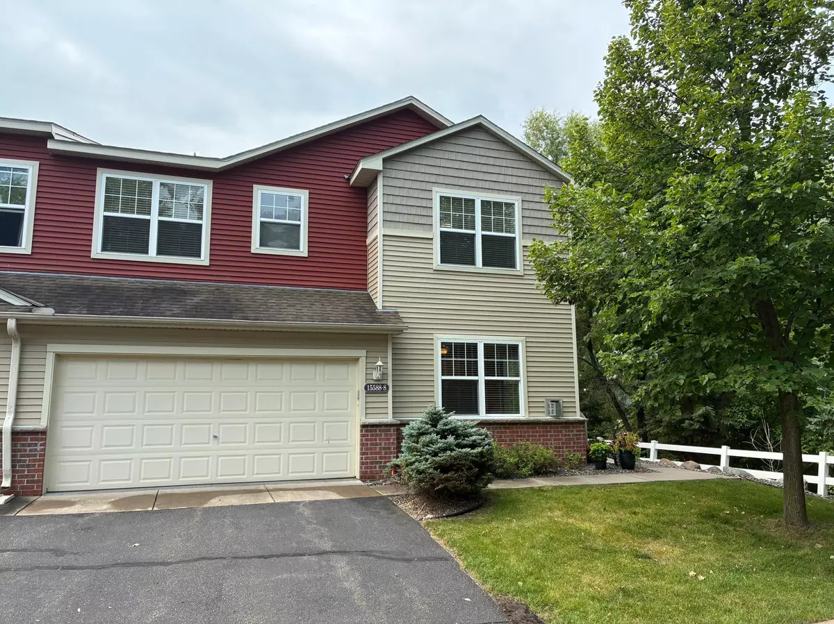 Hugo, MN 55038,15588 Emerald DR N #8