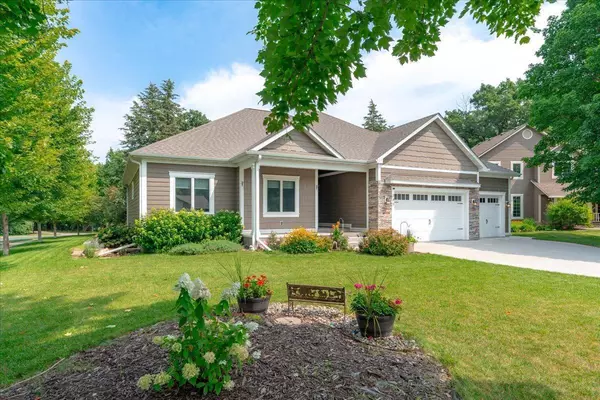 749 River Ridge CT, River Falls, WI 54022