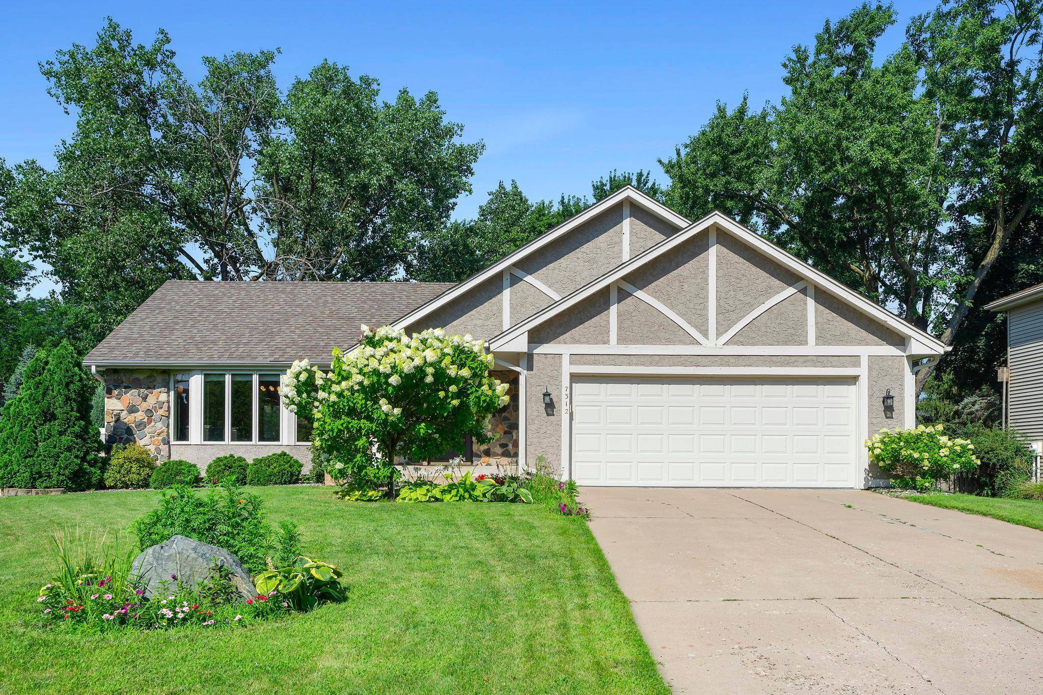 7312 Glouchester DR, Edina, MN 55435