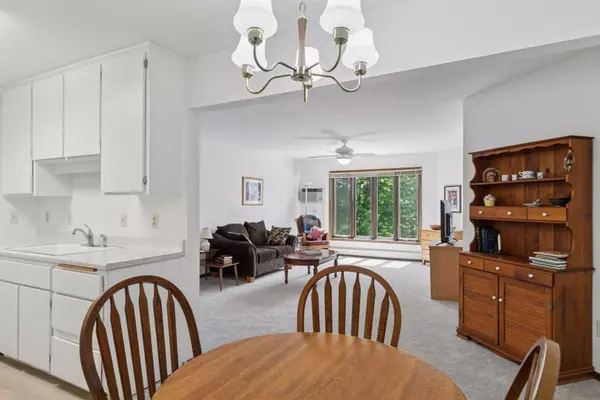 Edina, MN 55436,4360 Brookside CT #310