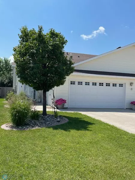 835 Cinnamon Ridge PL, West Fargo, ND 58078