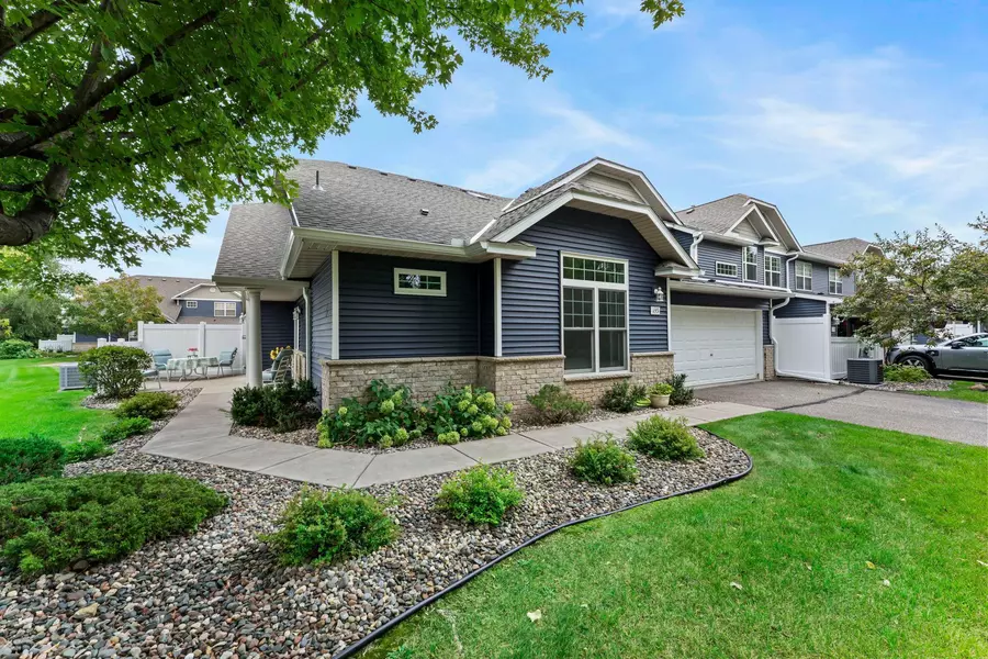 495 Hickory LN N, Oakdale, MN 55128