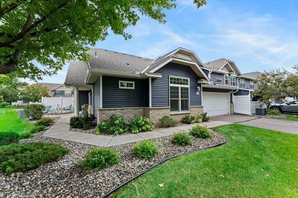 495 Hickory LN N, Oakdale, MN 55128