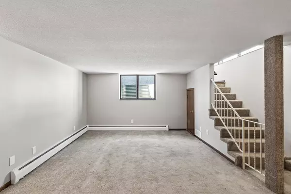 Waconia, MN 55387,201 W 2nd ST #1