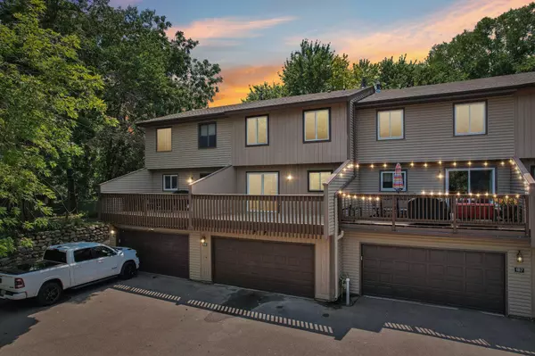 188 River Woods LN, Burnsville, MN 55337