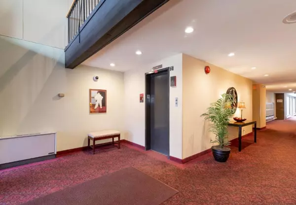 Roseville, MN 55113,2800 Hamline AVE N #150