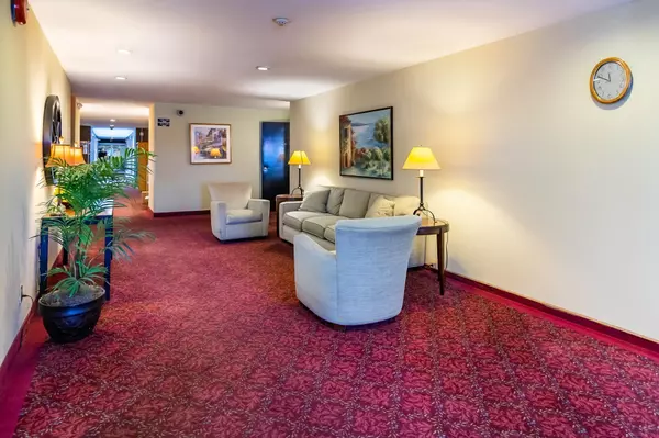 Roseville, MN 55113,2800 Hamline AVE N #150