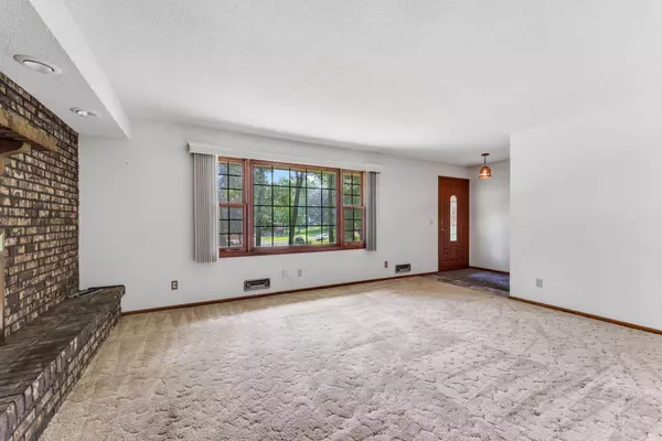 Eagan, MN 55123,4535 Oak Chase RD