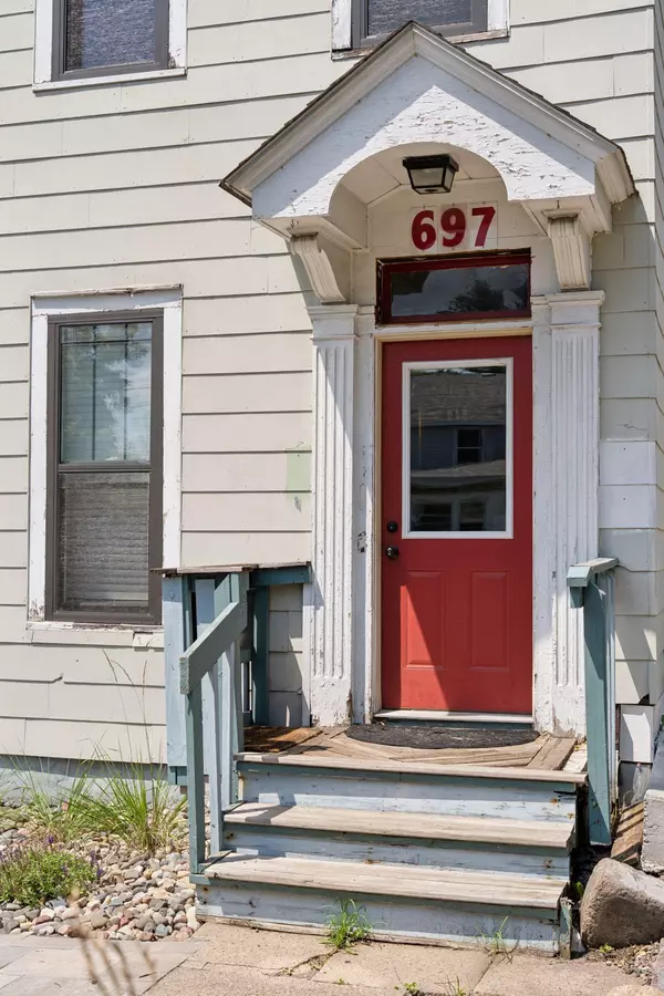 Saint Paul, MN 55106,697 5th ST E