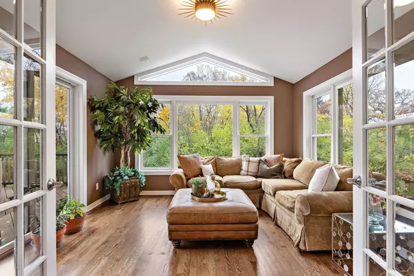 West Saint Paul, MN 55118,2012 Pine Ridge DR