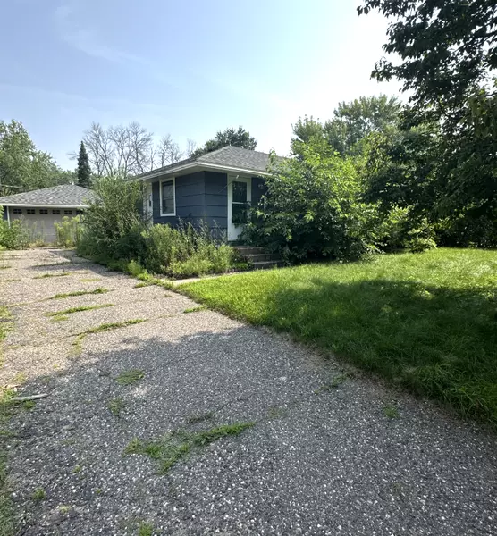 915 112th AVE NW, Coon Rapids, MN 55448