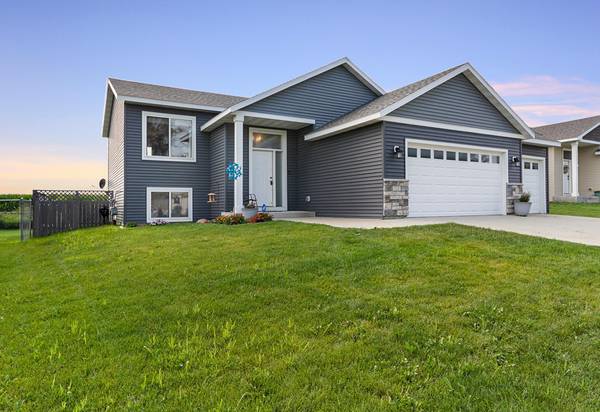 210 Whitetail LN, Kenyon, MN 55946
