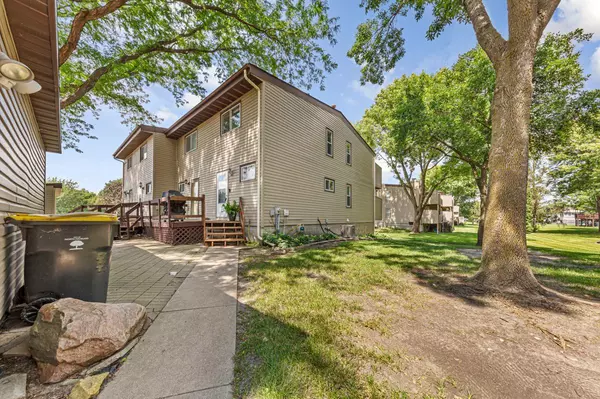 1686 La Mar DR #4, North Mankato, MN 56003