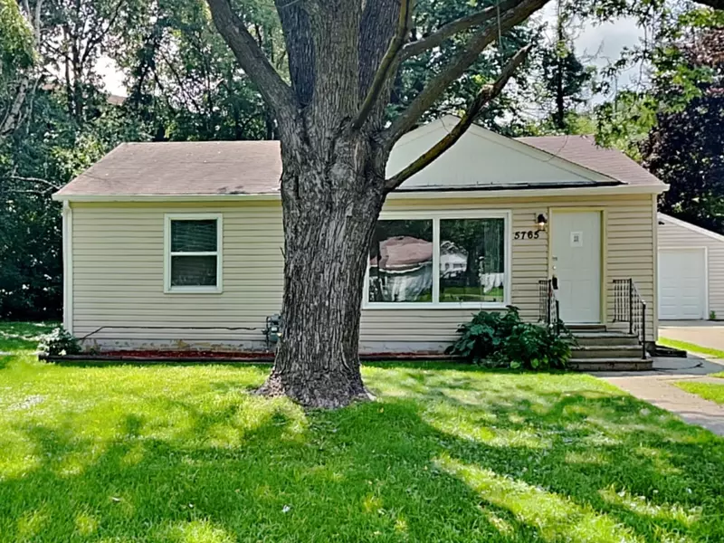 5765 W Broadway AVE, Crystal, MN 55428