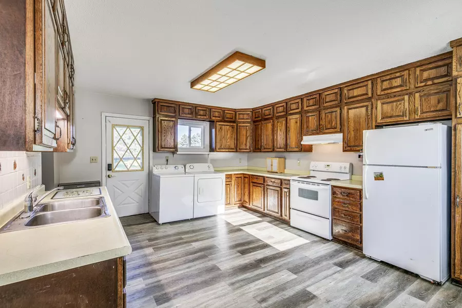 105 10th ST NW, Plainview, MN 55964