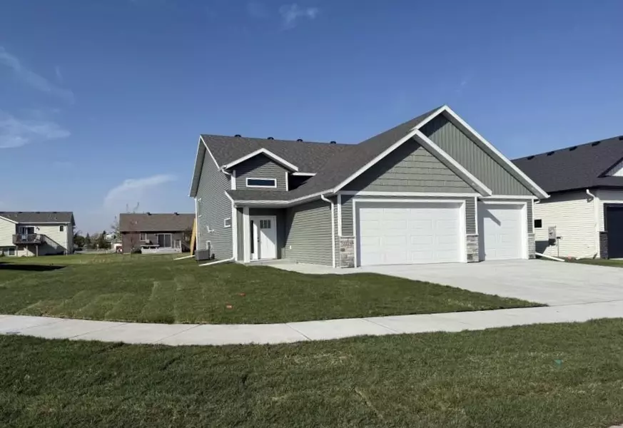 2223 43rd ST S, Moorhead, MN 56560