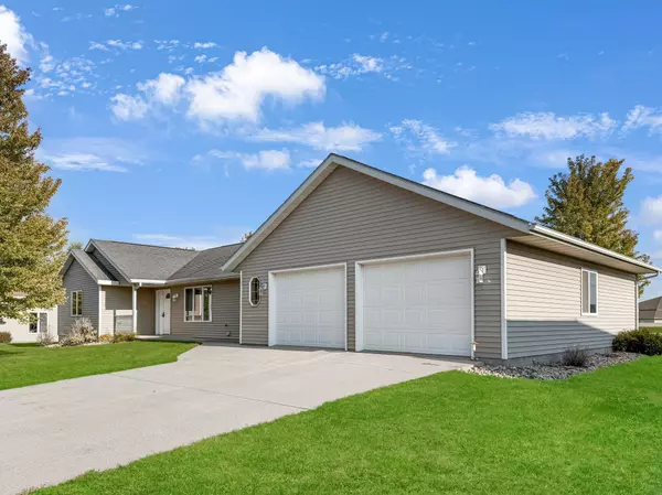 1132 David DR, Marshall, MN 56258