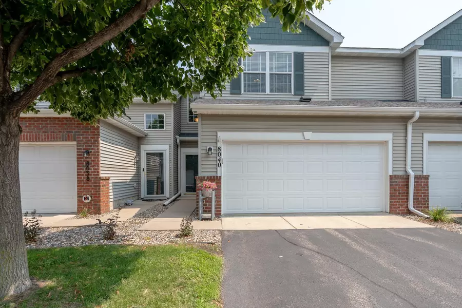 8040 Stratford CIR S, Shakopee, MN 55379
