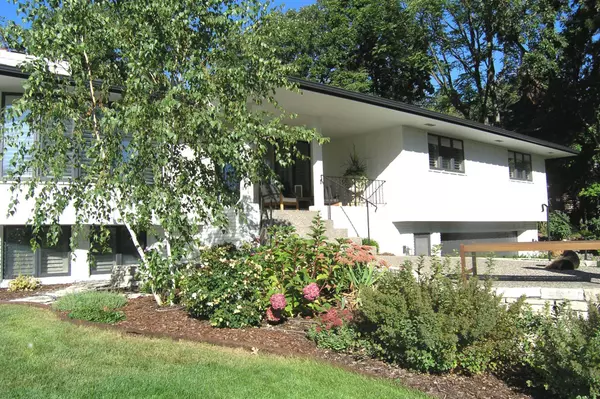 Edina, MN 55439,7108 Shannon DR