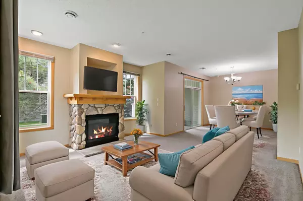 Maplewood, MN 55109,3001 Chamberlain ST N #5