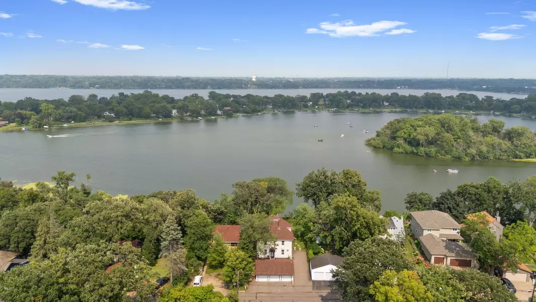 1701 W Medicine Lake DR, Plymouth, MN 55441