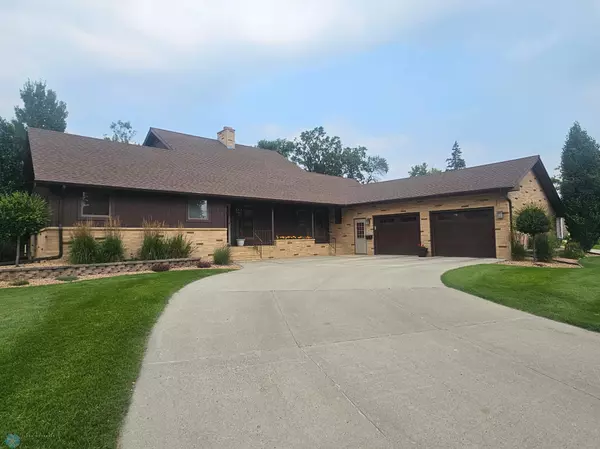1615 4th ST N, Wahpeton, ND 58075