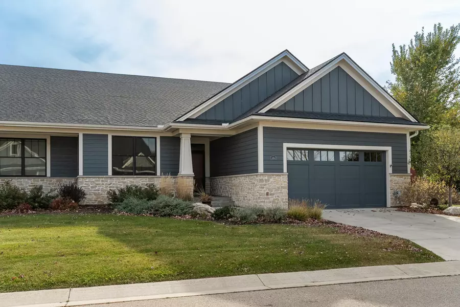 1184 Fox Hill CT SW, Rochester, MN 55902