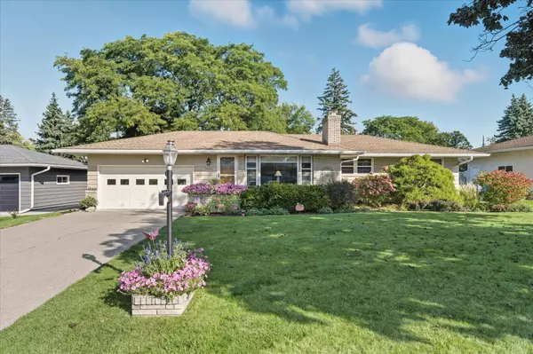 1465 Woodlynn AVE, Roseville, MN 55113