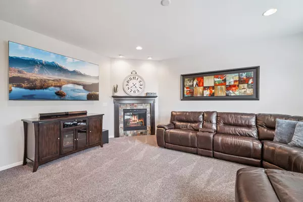 Chanhassen, MN 55317,1705 Hemlock WAY