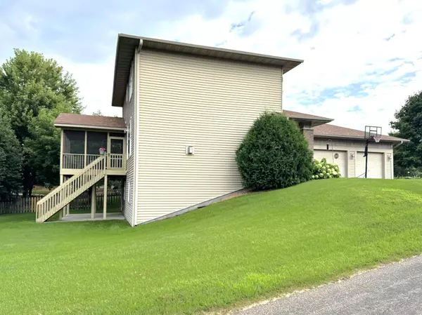 Brooklyn Park, MN 55443,10003 Scott AVE N