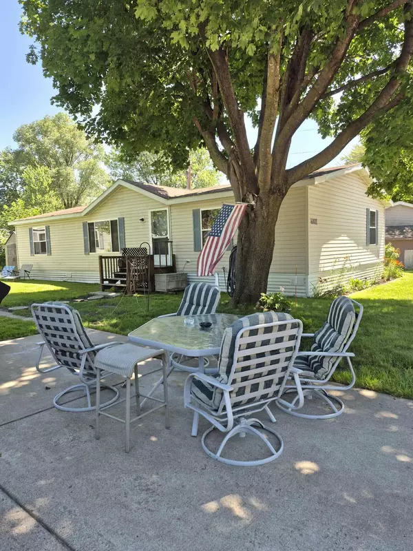 4002 Flamingo Drive NE, Ham Lake, MN 55304