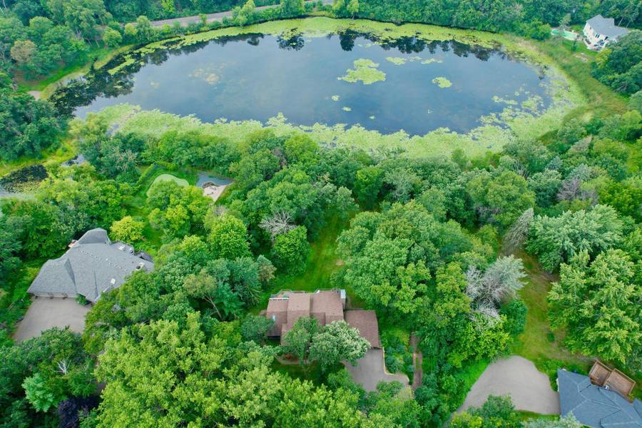 8910 Southwood DR, Bloomington, MN 55437