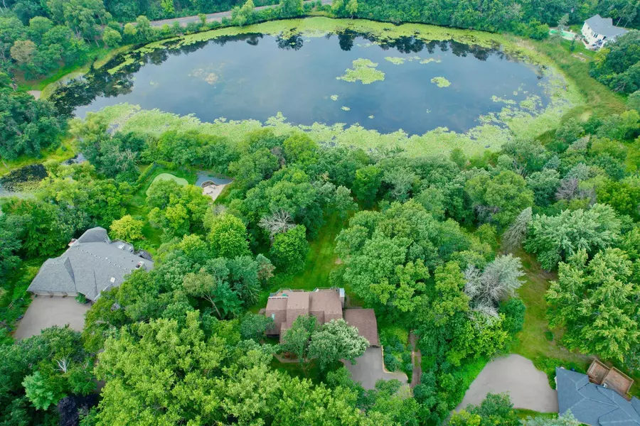 8910 Southwood DR, Bloomington, MN 55437