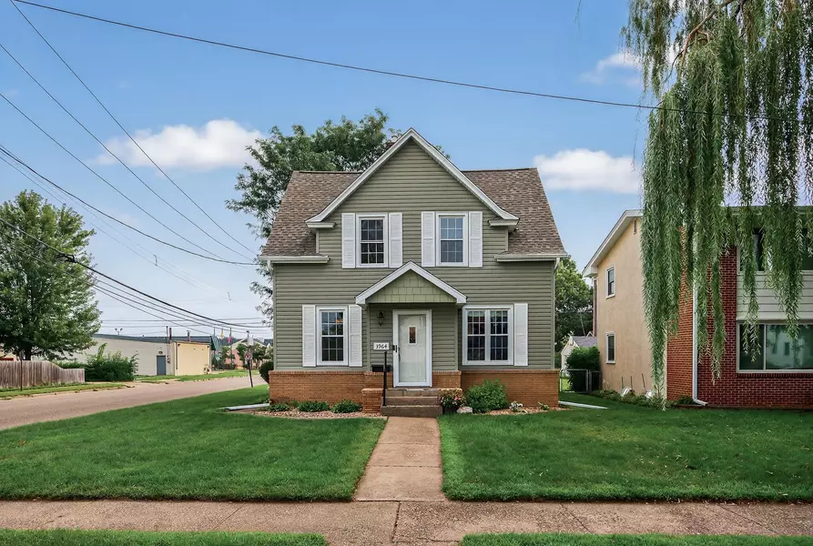 3964 Hubbard AVE N, Robbinsdale, MN 55422