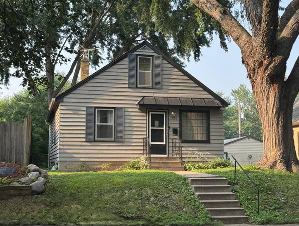 1987 Ivy AVE E, Saint Paul, MN 55119