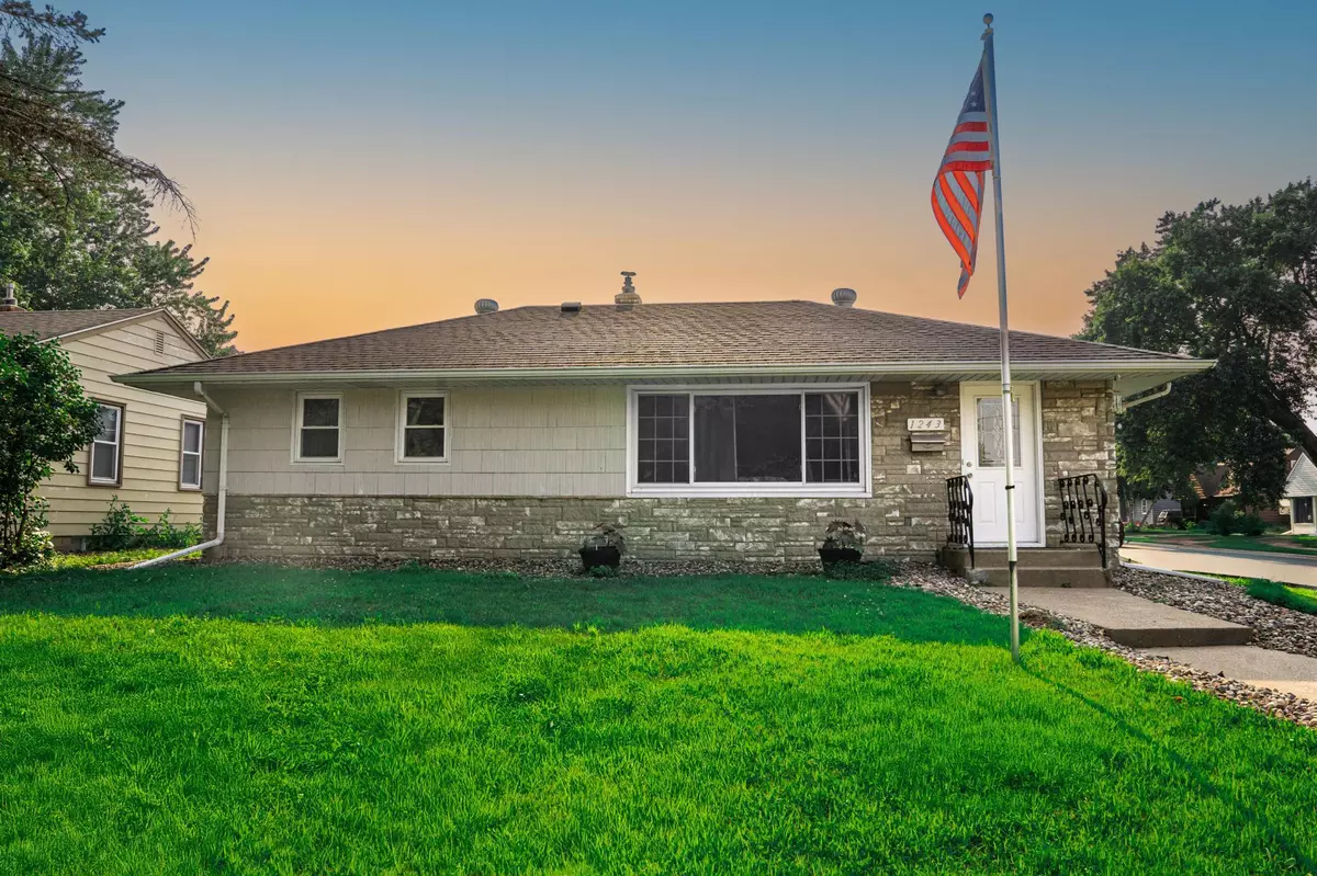 West Saint Paul, MN 55118,1243 Oakdale AVE