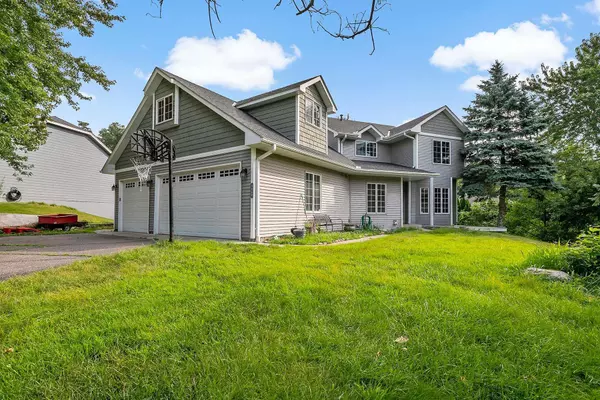 3960 Versailles CT, Eagan, MN 55123