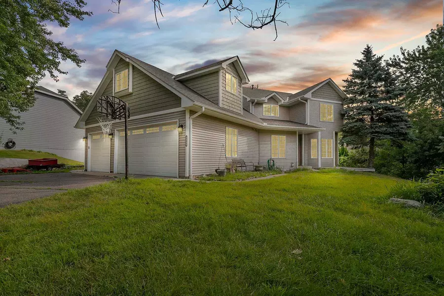 3960 Versailles CT, Eagan, MN 55123