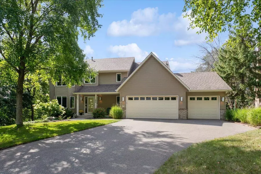 104 Crestridge DR, Burnsville, MN 55337