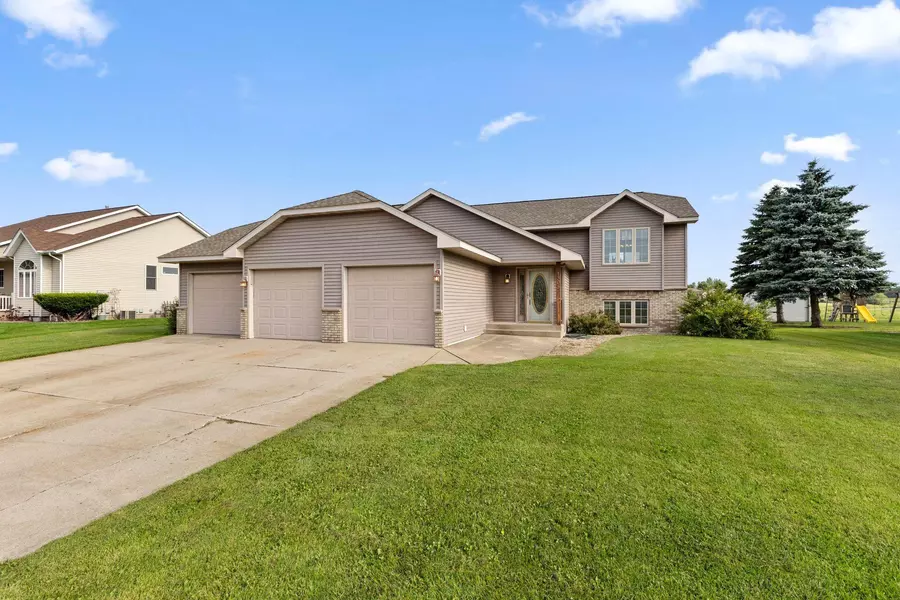 1305 18th ST E, Glencoe, MN 55336